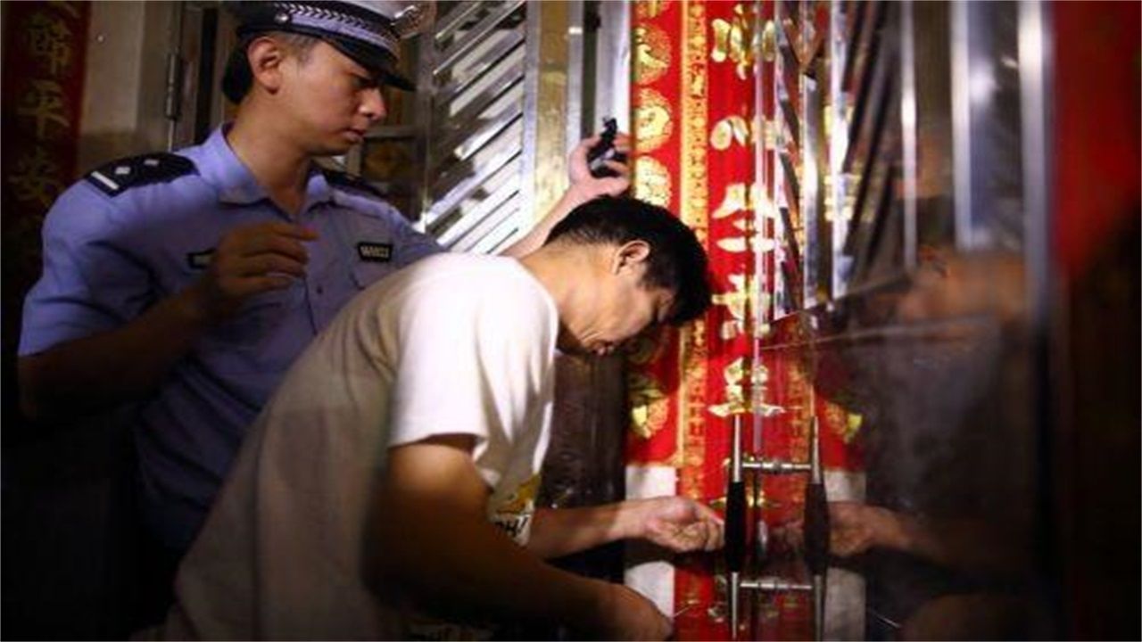 兰州请开锁师傅开了锁后，师傅